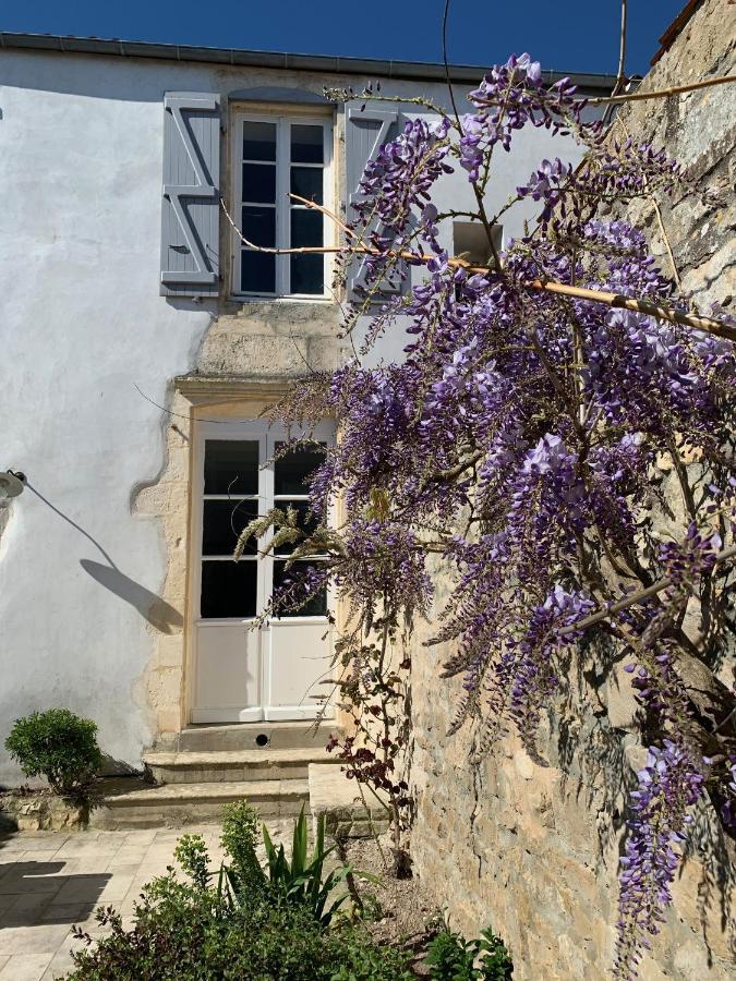 Maison De Charme Le Vieux Rivail Rivedoux-Plage Exterior photo